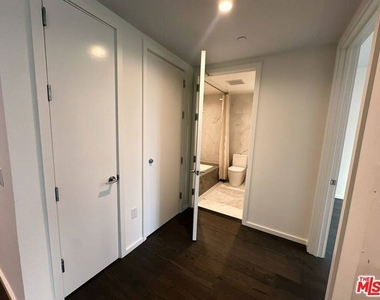 1000 West 8th Street - Photo Thumbnail 15