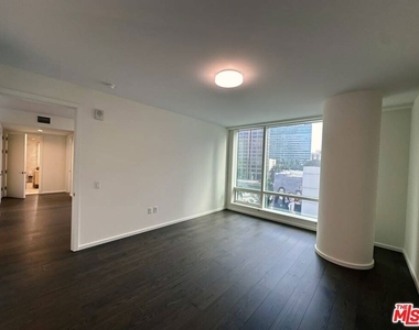 1000 West 8th Street - Photo Thumbnail 4