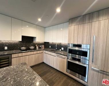 1000 West 8th Street - Photo Thumbnail 9