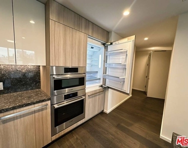 1000 West 8th Street - Photo Thumbnail 6