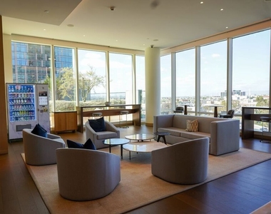 1000 West 8th Street - Photo Thumbnail 27