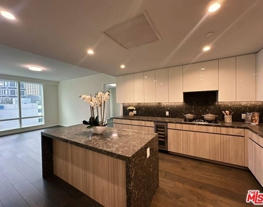 1000 West 8th Street - Photo Thumbnail 10