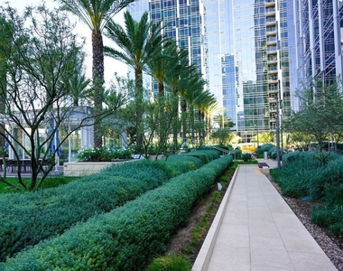1000 West 8th Street - Photo Thumbnail 26