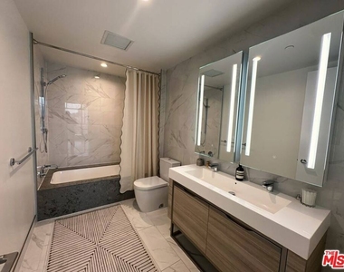 1000 West 8th Street - Photo Thumbnail 18