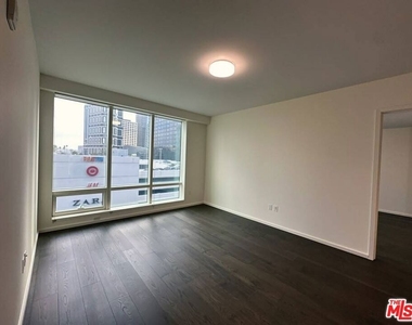1000 West 8th Street - Photo Thumbnail 2