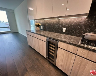 1000 West 8th Street - Photo Thumbnail 8