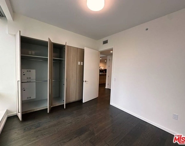 1000 West 8th Street - Photo Thumbnail 11