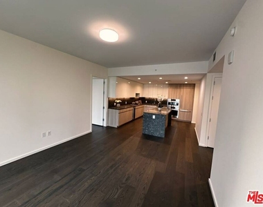 1000 West 8th Street - Photo Thumbnail 5