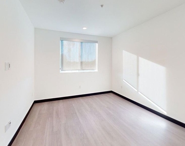 11036 Moorpark Street - Photo Thumbnail 3