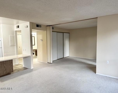 824 Pinetree Circle - Photo Thumbnail 2