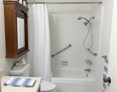 824 Pinetree Circle - Photo Thumbnail 5
