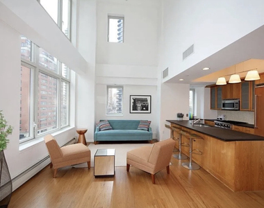 205 East 59th Street - Photo Thumbnail 2