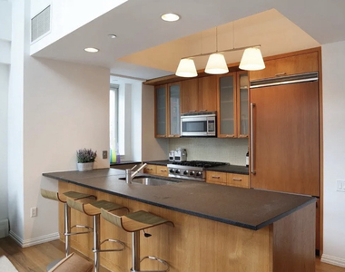 205 East 59th Street - Photo Thumbnail 1