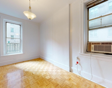West 15th Street - Photo Thumbnail 4