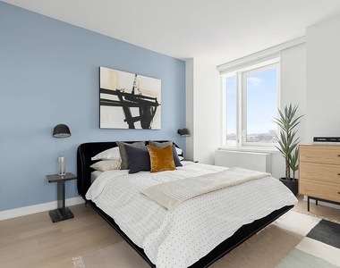 555 West 38th Street - Photo Thumbnail 2