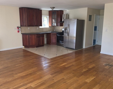 19525 Woodhull Avenue - Photo Thumbnail 1