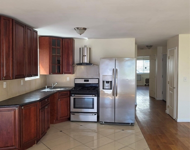 19525 Woodhull Avenue - Photo Thumbnail 7