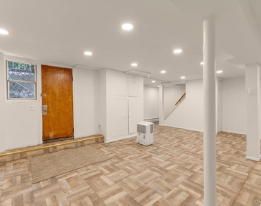 4401 Skillman Avenue - Photo Thumbnail 22