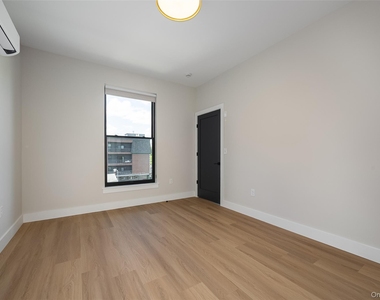 364 Main Street - Photo Thumbnail 5