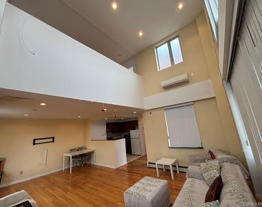 38-30 Parsons Blvd - Photo Thumbnail 4