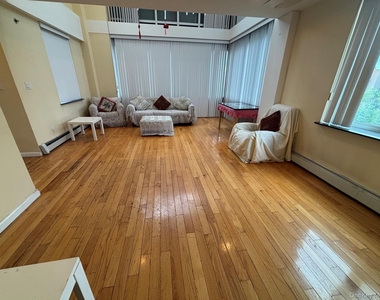 38-30 Parsons Blvd - Photo Thumbnail 7