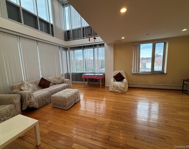 38-30 Parsons Blvd - Photo Thumbnail 3