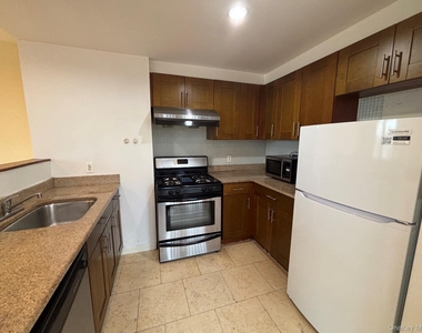 38-30 Parsons Blvd - Photo Thumbnail 8