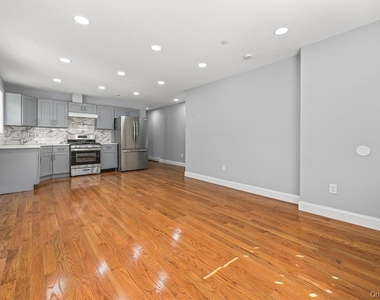 20108 118th Avenue - Photo Thumbnail 2