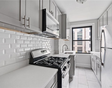 250 Martine Avenue - Photo Thumbnail 7