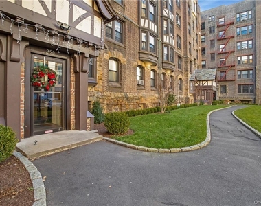 250 Martine Avenue - Photo Thumbnail 1