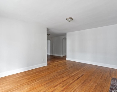 250 Martine Avenue - Photo Thumbnail 5