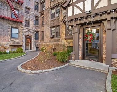 250 Martine Avenue - Photo Thumbnail 17