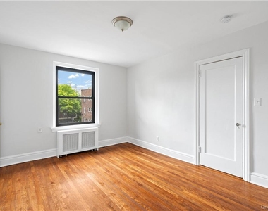 250 Martine Avenue - Photo Thumbnail 9
