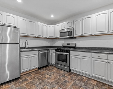 232 Martine Avenue - Photo Thumbnail 6