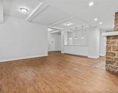 232 Martine Avenue - Photo Thumbnail 5