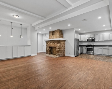 232 Martine Avenue - Photo Thumbnail 4