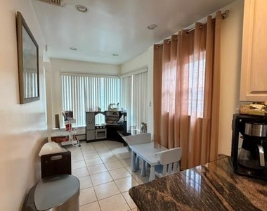 1001 5th Avenue - Photo Thumbnail 3