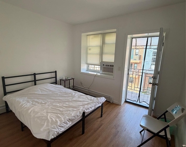 13221 Avery Avenue - Photo Thumbnail 3