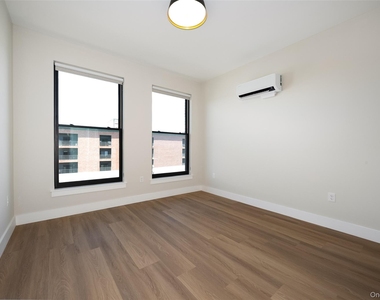 364 Main Street - Photo Thumbnail 9