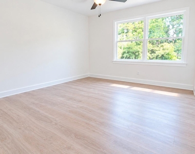 88 Pleasant Avenue - Photo Thumbnail 3