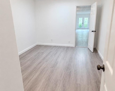 88 Pleasant Avenue - Photo Thumbnail 5