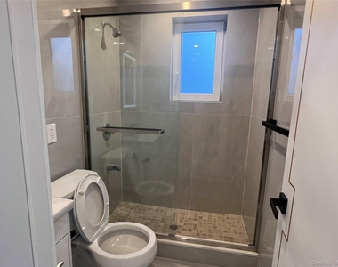 160-31 73rd Avenue - Photo Thumbnail 5