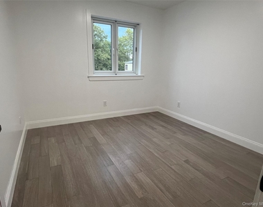 160-31 73rd Avenue - Photo Thumbnail 4