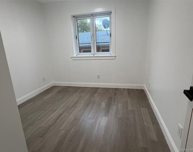 160-31 73rd Avenue - Photo Thumbnail 3