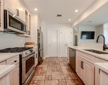 30 Buffalo Avenue - Photo Thumbnail 7