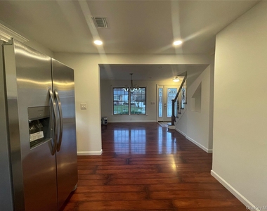 368 Ontario Street - Photo Thumbnail 3
