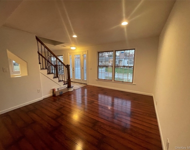 368 Ontario Street - Photo Thumbnail 7