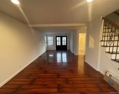 368 Ontario Street - Photo Thumbnail 4
