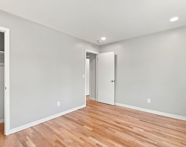 52 Kensington Drive - Photo Thumbnail 18
