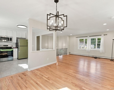 52 Kensington Drive - Photo Thumbnail 7